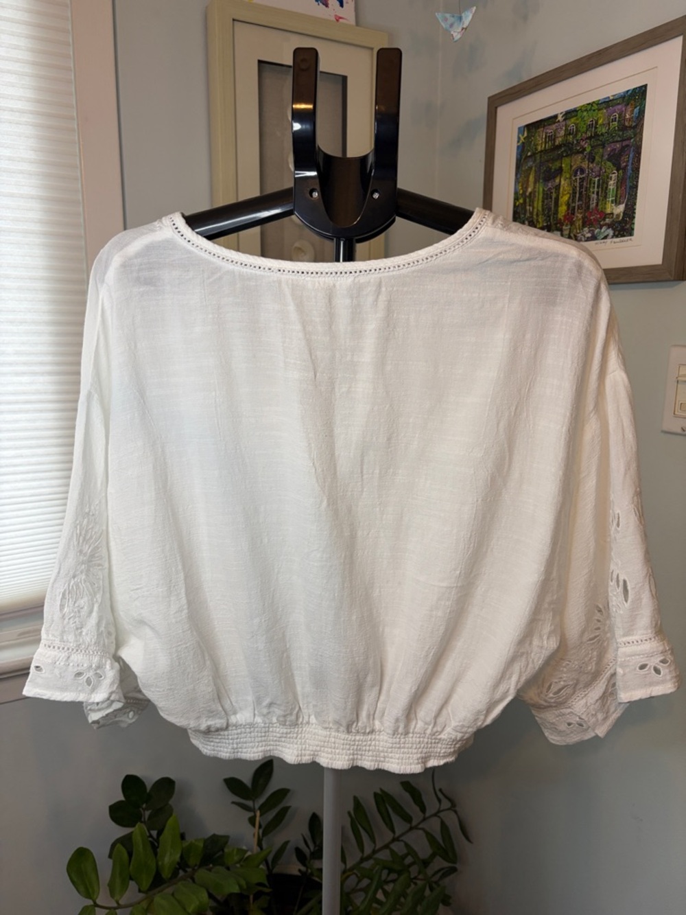 White Embroidered V-Neck Button Front Top Size M - Picture 5 of 13